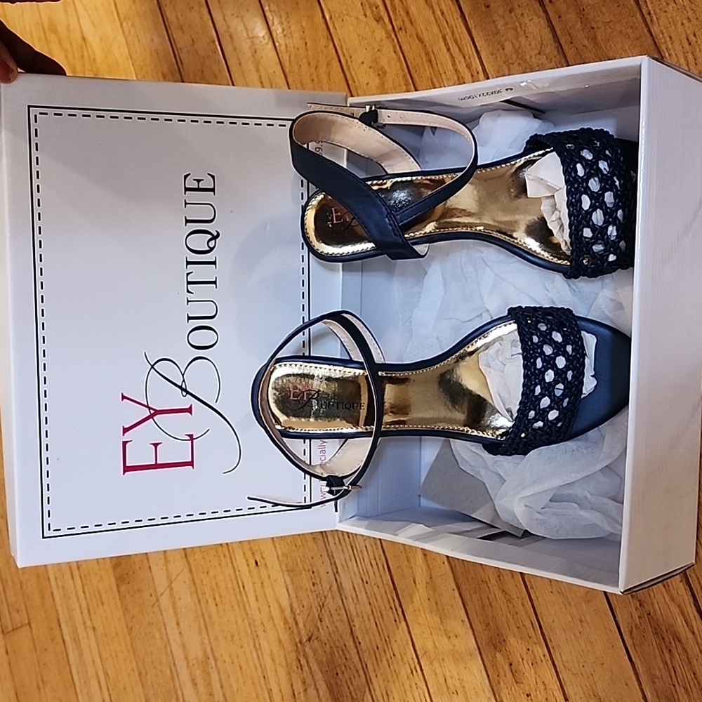 Sandals - Picture 4 of 6